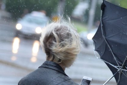 IMGW ostrzega przed silnym wiatrem i intensywnymi opadami deszczu