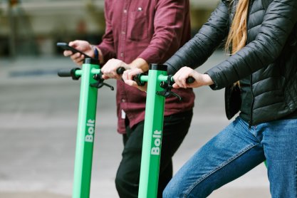 Kielanówka. Wypadek 14-latków na hulajnodze elektrycznej