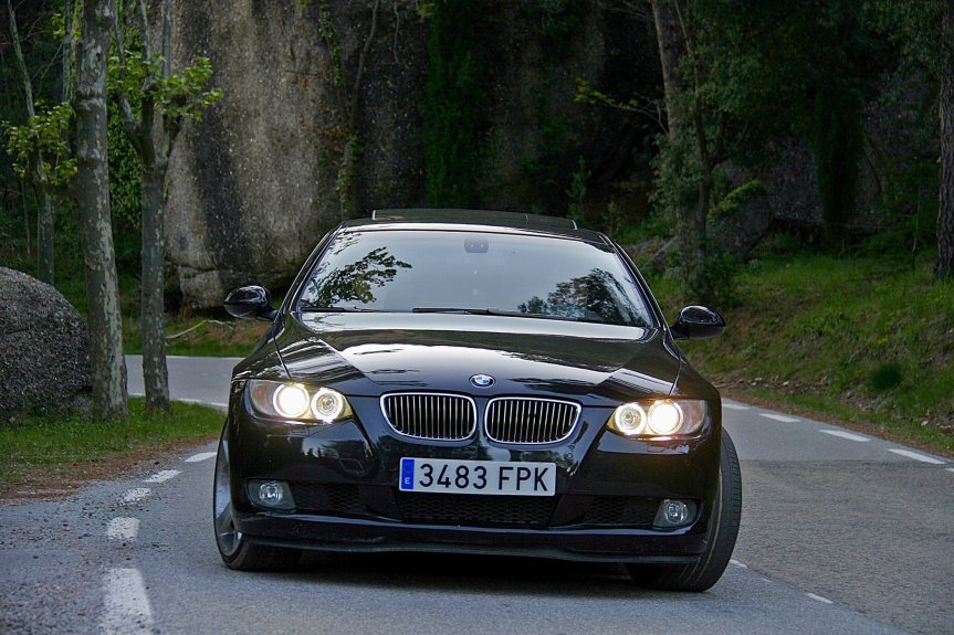 Kierowca BMW jechal za karetką Kierowca BMW jechal za karetką