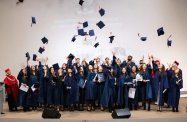 Kilkuset Absolwentów WSiIZ odebrało dyplomy ukończenia studiów