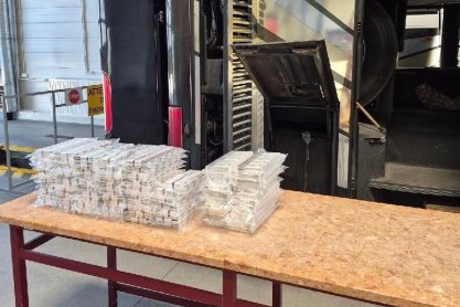 Korczowa. Tysiące papierosów w autokarowej skrytce, pestycydy w bagażu