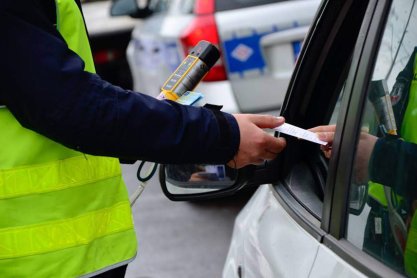 Mając blisko 3 promile jechał samochodem do pracy 