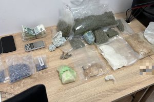 Mieszkaniec Rzeszowa trzymał w domu prawie 2 kg narkotyków