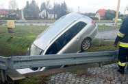 Pijana wjechała do rowu i... ukryła się w przepuście