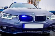 Policjanci pilotowali samochód z dzieckiem potrzebującym pomocy