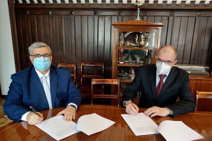 Podpisanie porozumienia między Markiem Bajdakiem i Pawłem Bajem Podpisanie porozumienia między Markiem Bajdakiem i Pawłem Bajem