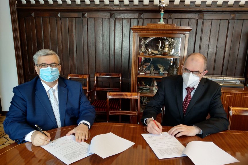 Podpisanie porozumienia między Markiem Bajdakiem i Pawłem Bajem Podpisanie porozumienia między Markiem Bajdakiem i Pawłem Bajem