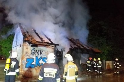 Pożar drewnianego domu w Trzebosiu. Budynek całkowicie spłonął