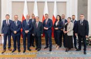Prezydent RP uhonorował pracowników Portu Lotniczego Rzeszów-Jasionka im. Rodziny Ulmów