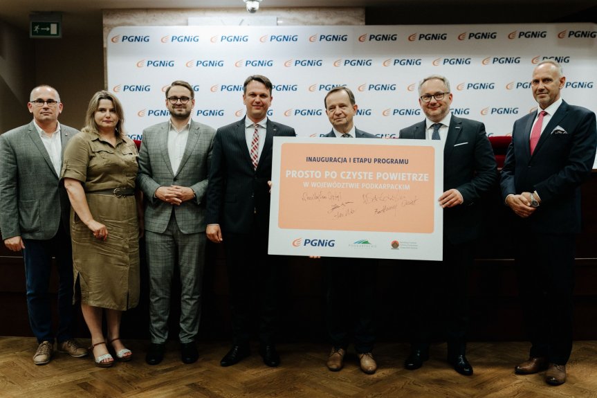 Program PGNiG Obrót Detaliczny „Prosto po czyste powietrze" zainaugurowany na Podkarpaciu Program PGNiG Obrót Detaliczny „Prosto po czyste powietrze" zainaugurowany na Podkarpaciu