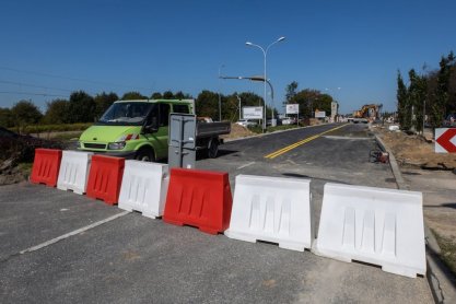 Przebudowa ulicy Warszawskiej w Rzeszowie. Układanie nawierzchni