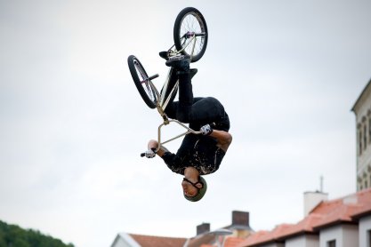 Rajd rowerowy Tour de WSIiZ połączony z EkoPiknikiem aktywności i zdrowego odżywiania