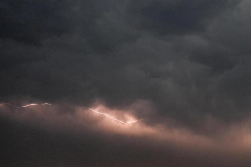 RCB wydało alert dla Podkarpacia w związku z burzami Burza z piorunami