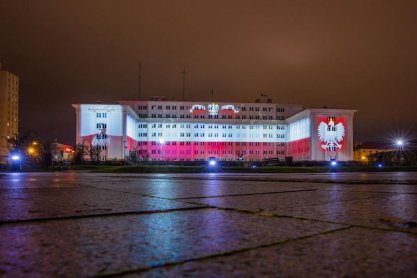 iluminacja na ścianach budynku urzędu wojewódzkiego