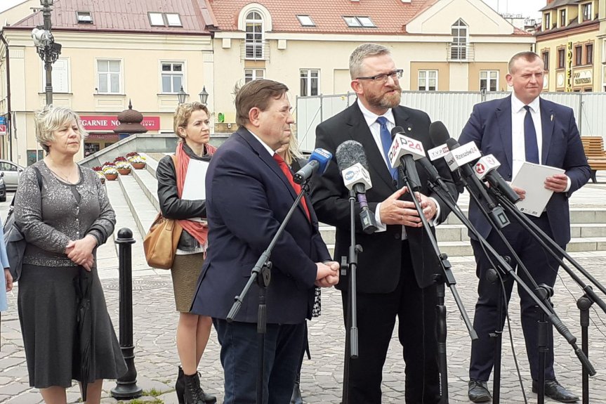 Tlumaczenie Grzegorza Brauna Tlumaczenie Grzegorza Brauna