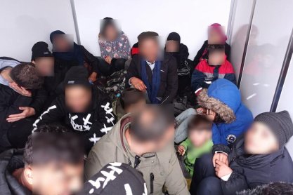 Śledztwo po zatrzymaniu kuriera przewożącego imigrantów