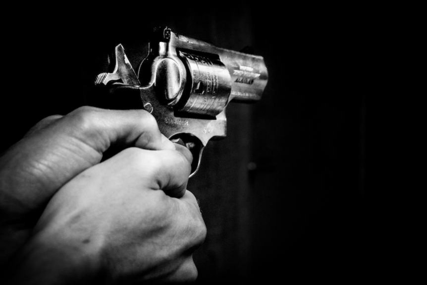 Tajemnicza śmieć w KWP w Rzeszowie. Nie żyje mężczyzna pistolet, postrzelenie