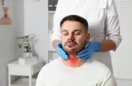Trening siłowy a niedoczynność tarczycy - jak budować mięśnie mimo wolniejszego metabolizmu?