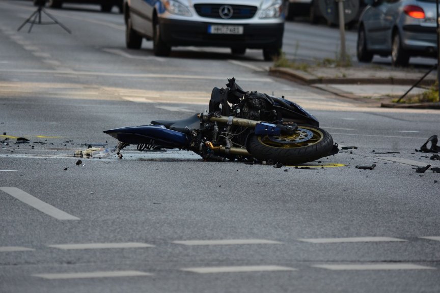 W Tarnobrzegu motocykl zderzył się z samochodem osobowym