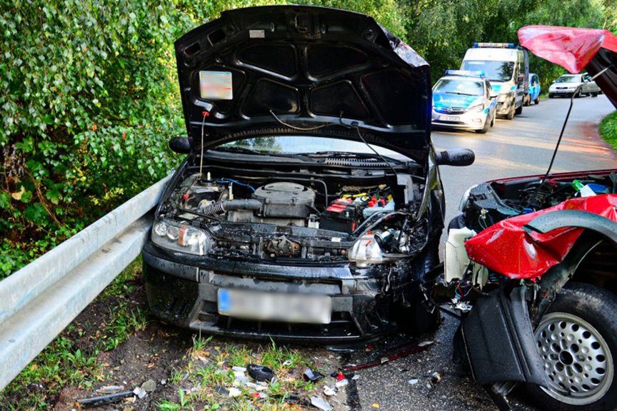 W zderzeniu samochodów w Węglówce ucierpiały dwie osoby