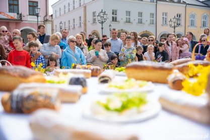 Wielkanocne święcenie pokarmów na rynku w Krośnie