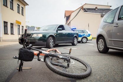 Wypadek w Bachórzu. Zderzenie samochodu z rowerzystą