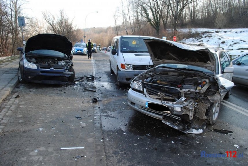 Wypadek w Przemyślu. Trzy osoby w szpitalu Wypadek w Przemyślu. Trzy osoby w szpitalu