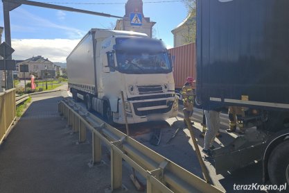 Zderzenie dwóch samochodów ciężarowych w Dukli