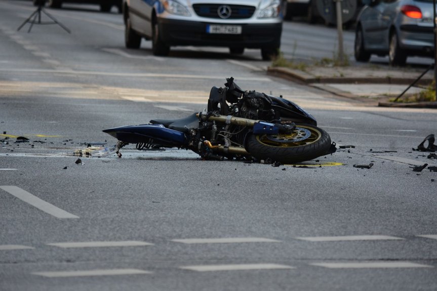 Zderzenie motocykla z "osobówką" na relacji Tarnów-Pilzno Zderzenie motocykla z "osobówką" na relacji Tarnów-Pilzno