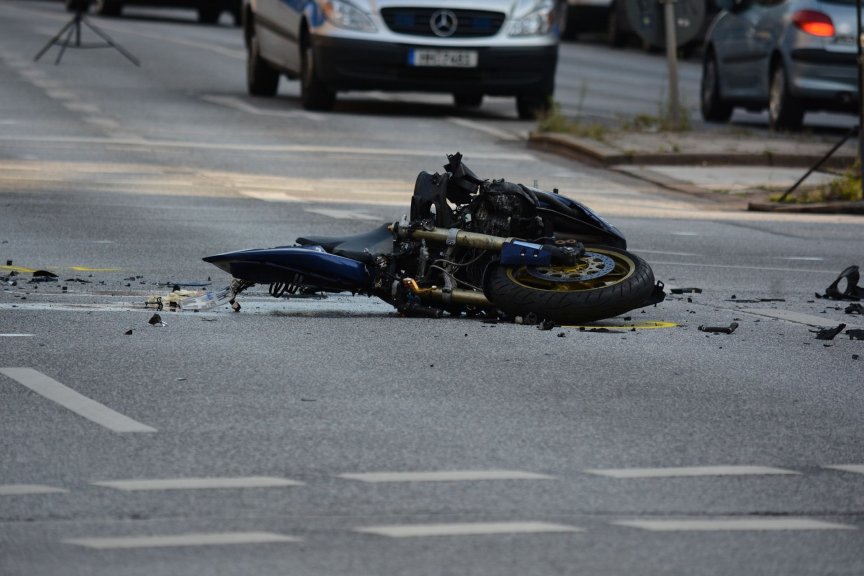 Zderzenie motocykla z "osobówką" na relacji Tarnów-Pilzno Zderzenie motocykla z "osobówką" na relacji Tarnów-Pilzno