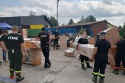 Strażacy z Głogowa przekazują dary dla powodzian