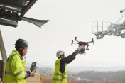 Przeciąganie linii kolejowej nad Soliną przy pomocy drona