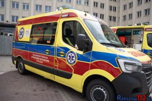 Przekazanie nowoczesnych ambulansów dla pogotowia ratunkowego w Krośnie