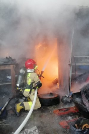 Rzeszów. Pożar garażu i budynku gospodarczego przy ul. Słocińskiej