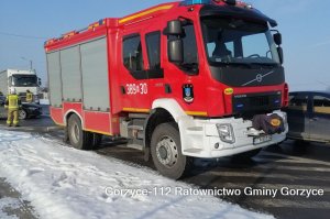 Wypadek w Gorzycach. Zderzenie dwóch ciężarówek z autem
