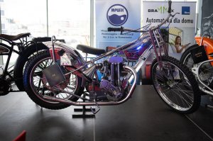 Wystawa motocykli żużlowych na Stadionie Miejskim w Rzeszowie